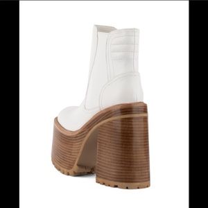 ISO Jeffrey Campbell critical boot size 6 ❤️❤️❤️